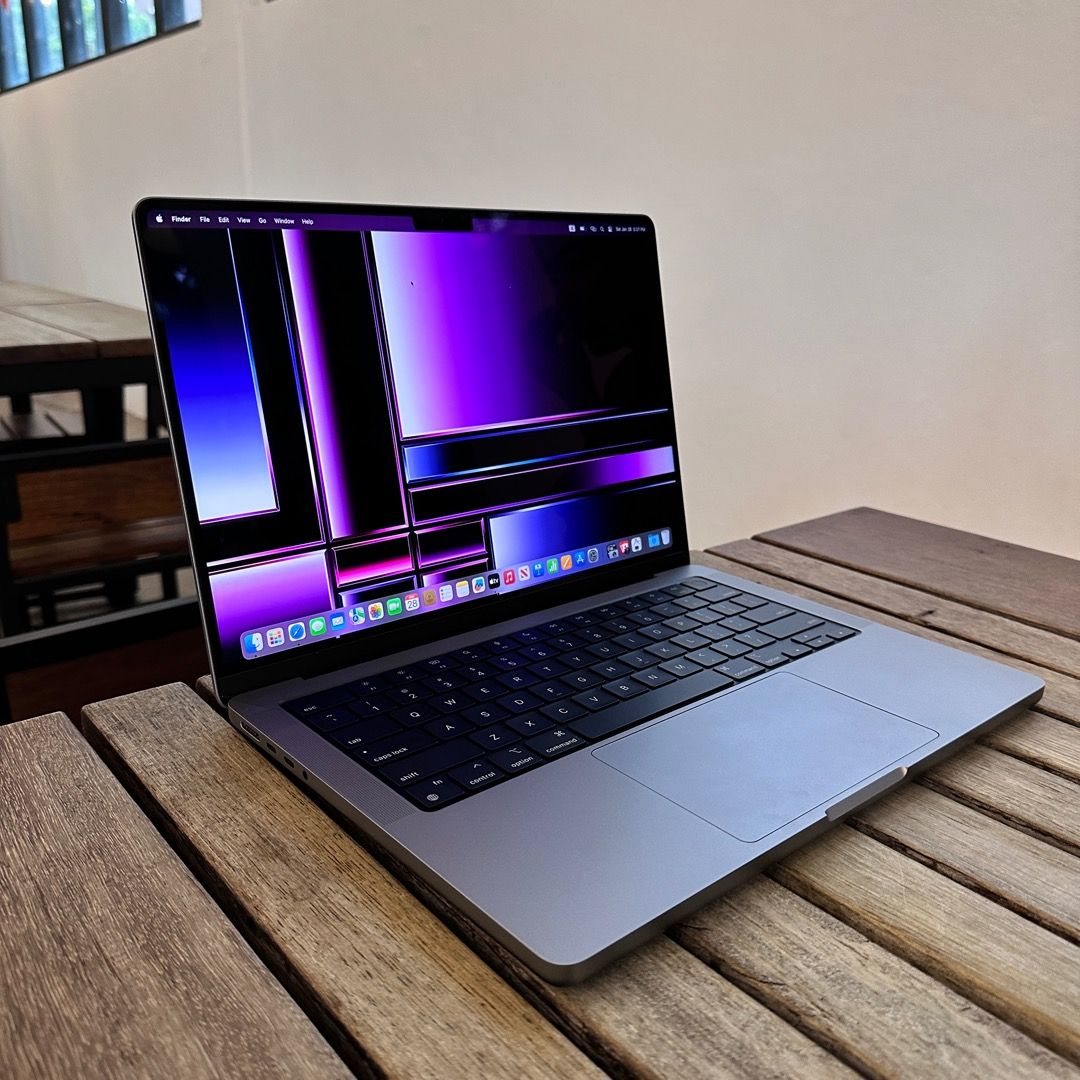 MacBook Pro 14" Ansicht 3